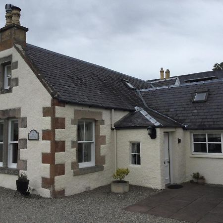 Three-Bedroom Old Cottage Free Parking インヴァネス エクステリア 写真