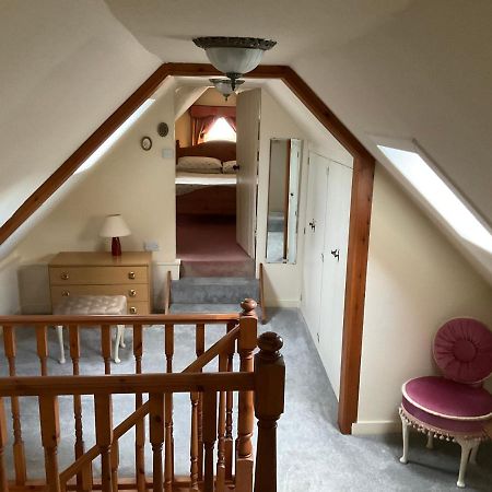 Three-Bedroom Old Cottage Free Parking インヴァネス エクステリア 写真