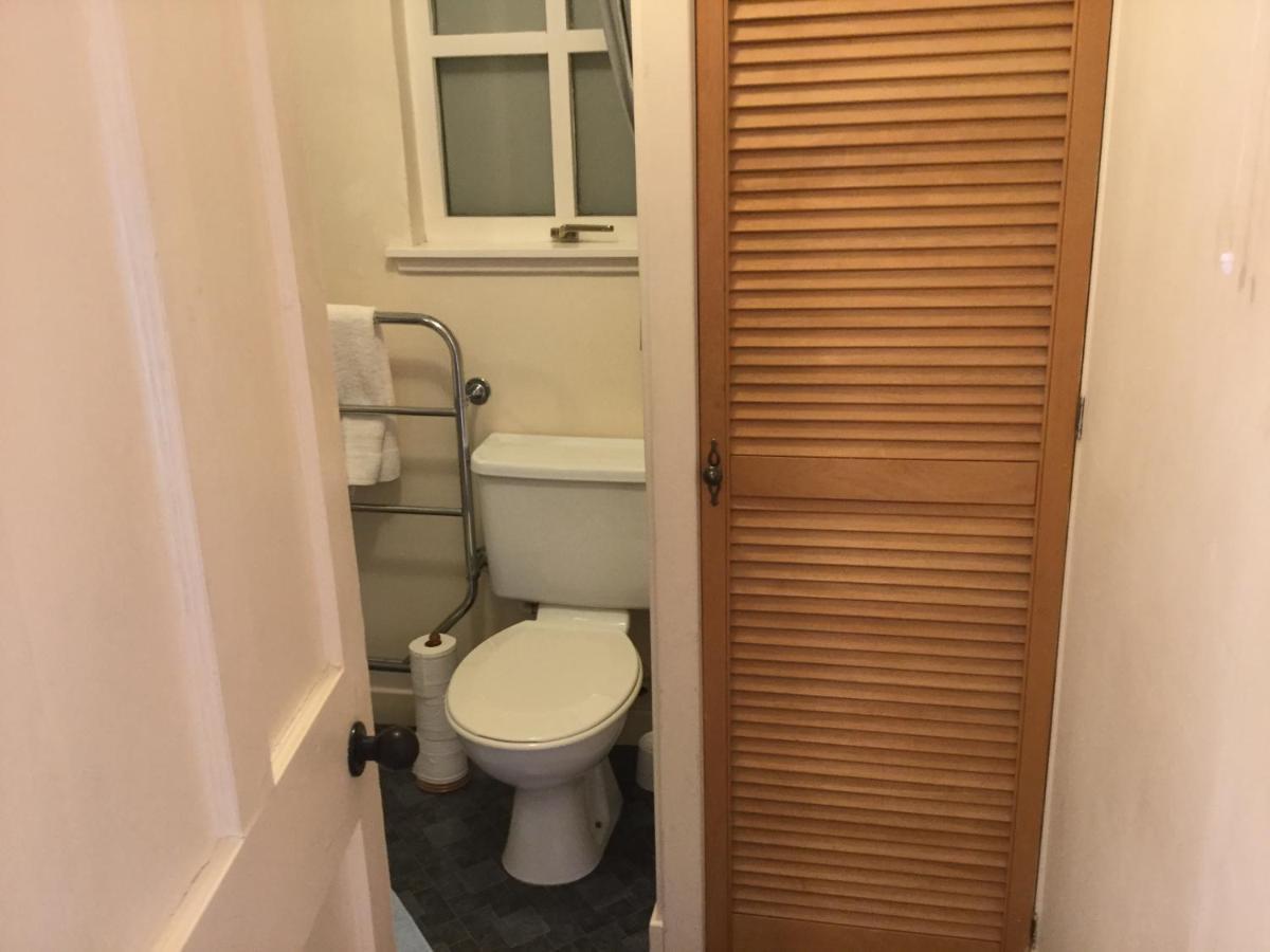 Three-Bedroom Old Cottage Free Parking インヴァネス エクステリア 写真