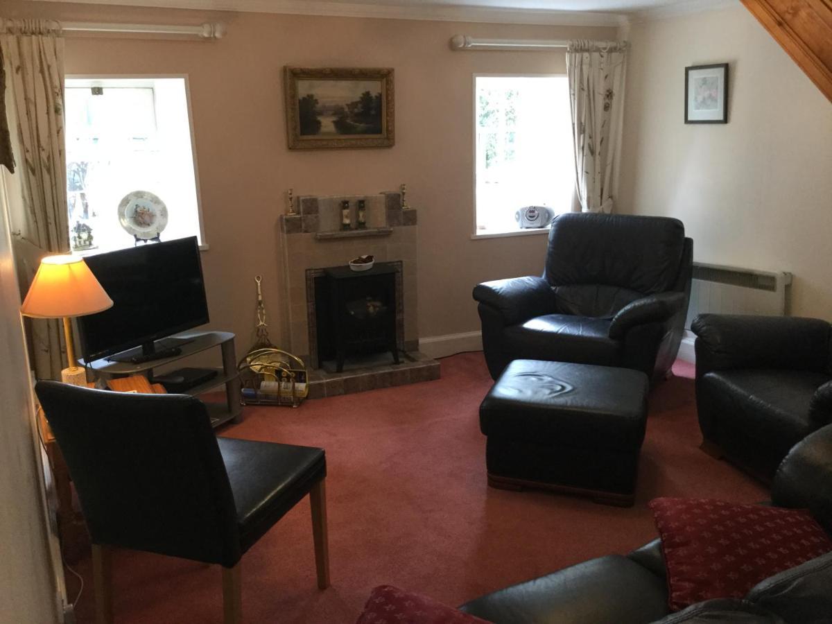 Three-Bedroom Old Cottage Free Parking インヴァネス エクステリア 写真