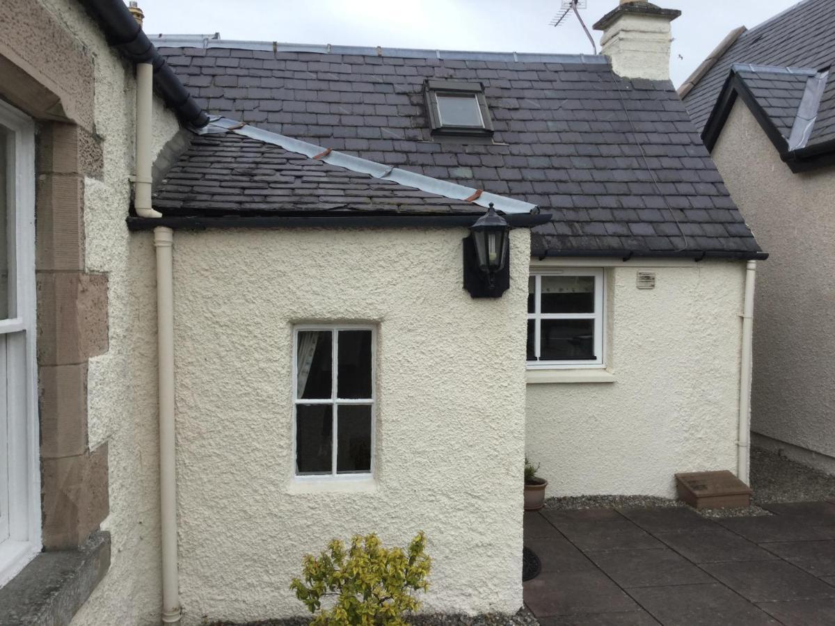 Three-Bedroom Old Cottage Free Parking インヴァネス エクステリア 写真