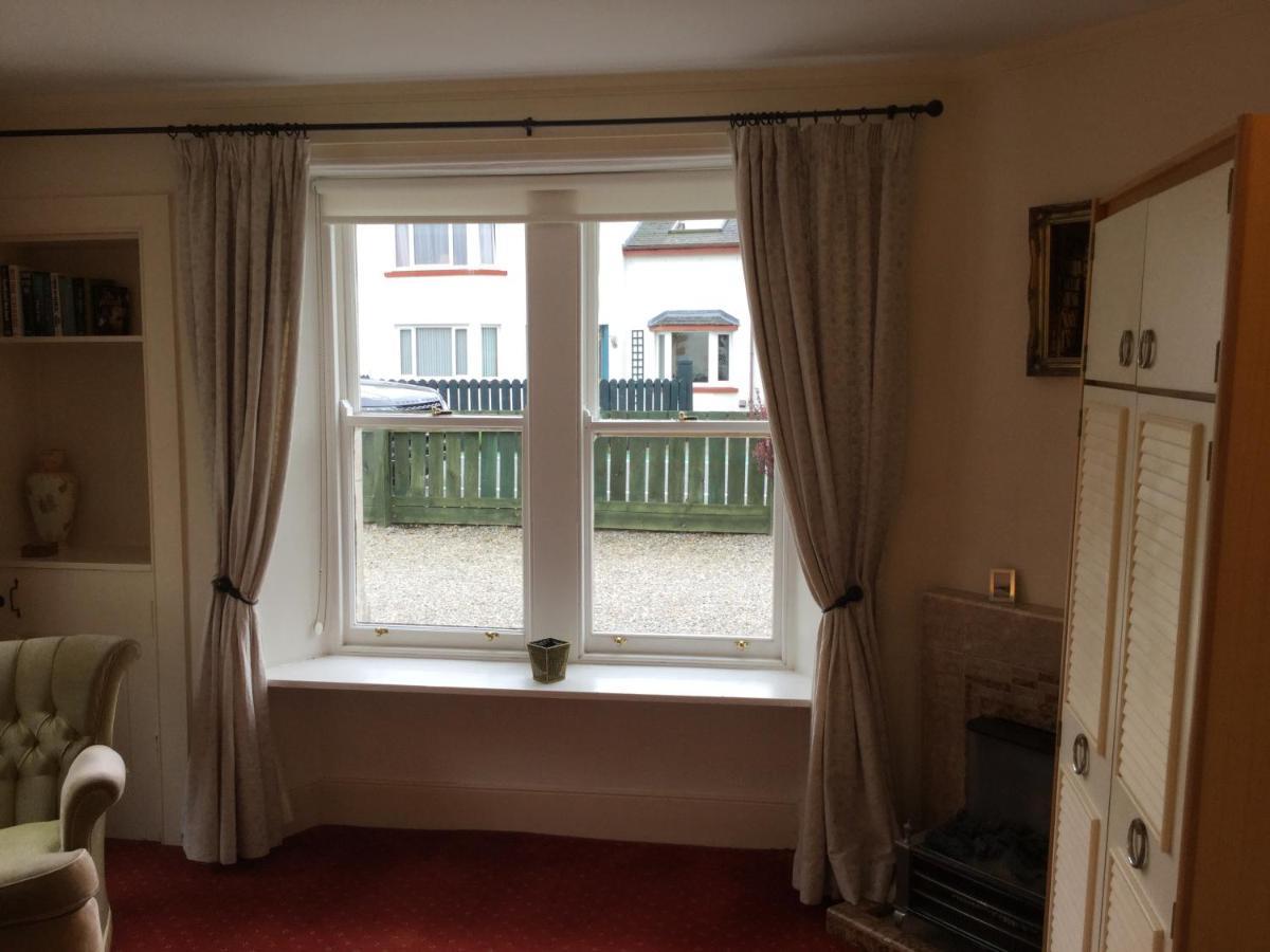 Three-Bedroom Old Cottage Free Parking インヴァネス エクステリア 写真