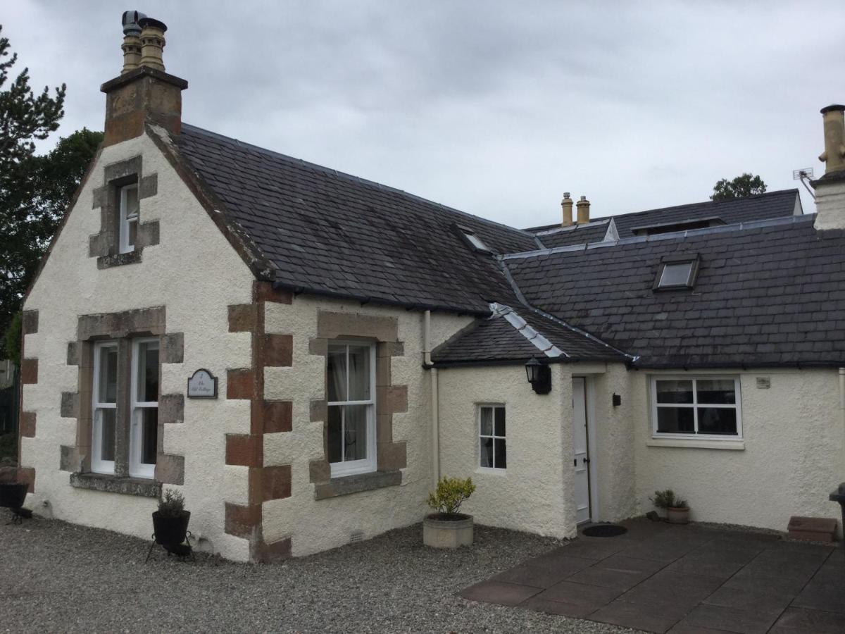 Three-Bedroom Old Cottage Free Parking インヴァネス エクステリア 写真