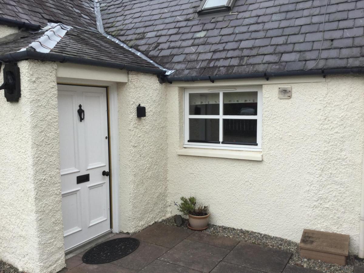 Three-Bedroom Old Cottage Free Parking インヴァネス エクステリア 写真