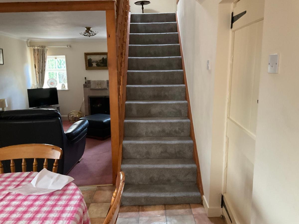 Three-Bedroom Old Cottage Free Parking インヴァネス エクステリア 写真