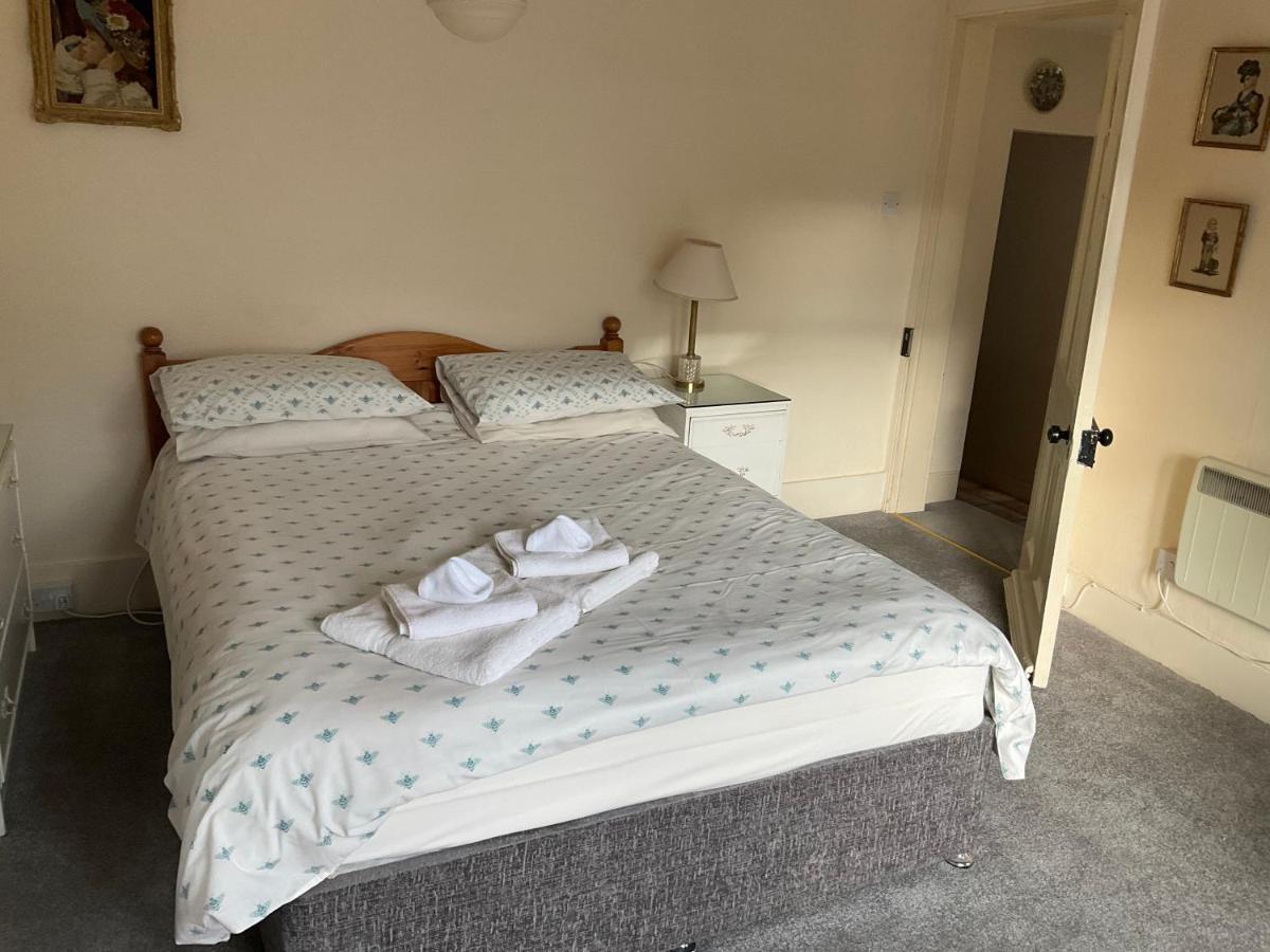 Three-Bedroom Old Cottage Free Parking インヴァネス エクステリア 写真