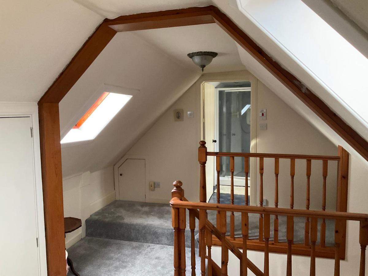 Three-Bedroom Old Cottage Free Parking インヴァネス エクステリア 写真