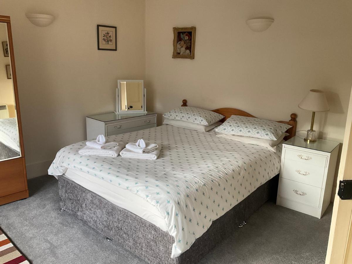 Three-Bedroom Old Cottage Free Parking インヴァネス エクステリア 写真